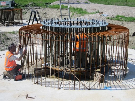 Hoogspanningsmast fundering lassen Hoogspanningsmast fundering lassen