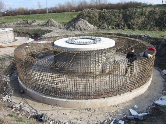 Hoogspanningsmast betonijzer Hoogspanningsmast betonijzer